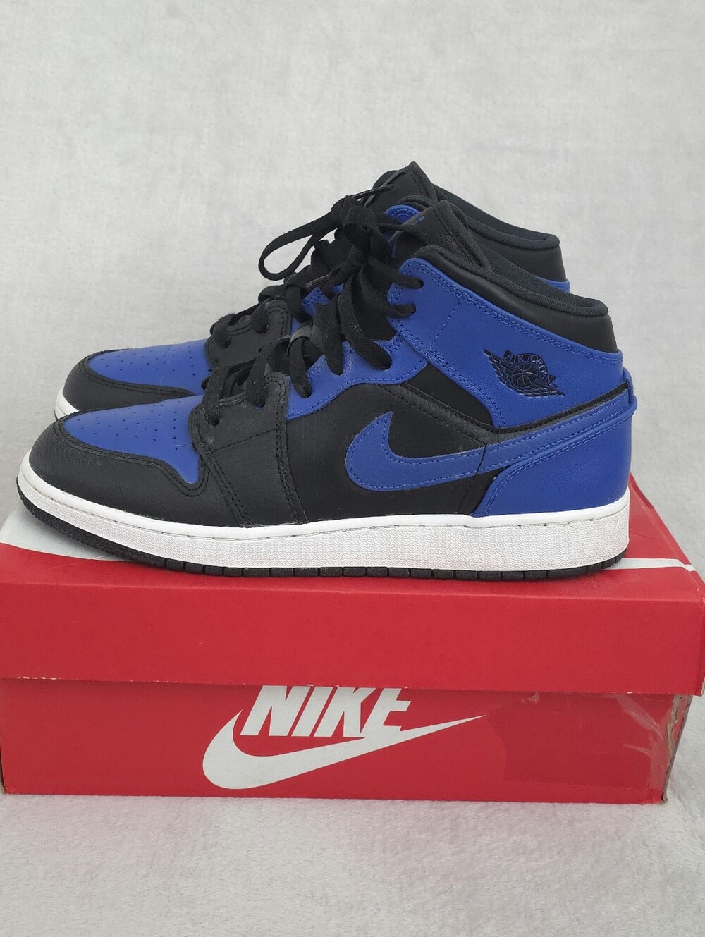 Nike Air Jordan Retro 1 Mid Hyper Royal GS Blue Black Boys Size 7Y Sneakers